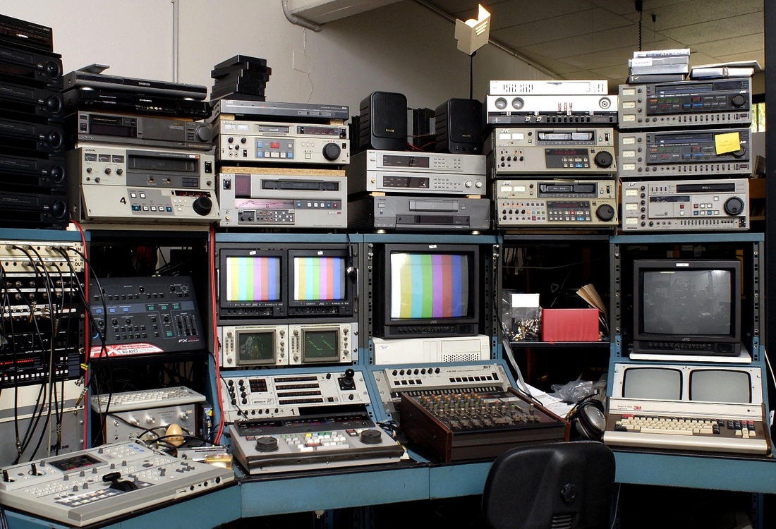 Area di laboratorio per digitalizzazione videocassette analogiche